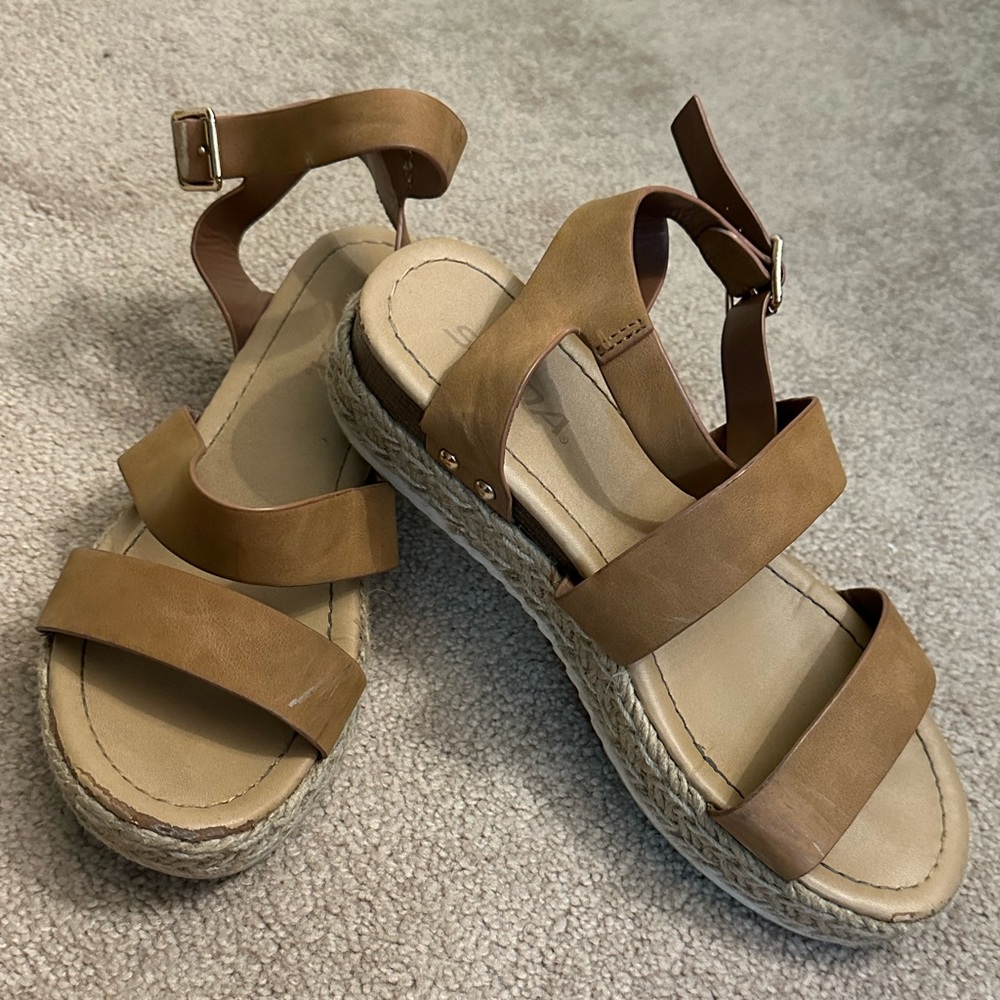 Soda Sandals. Size 4 youth. EUC.